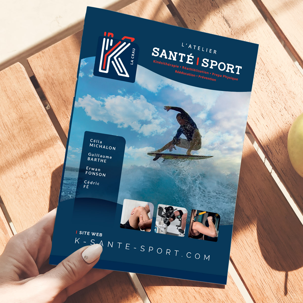 Brochure contenant le logo bleu et orange aux formes arrondies et modernes pour K Santé Sport, cabinet de kinésithérapie situé à La Crau dans le Var, créé par Yunaima Oyola, Yo Design, graphiste et web-designer basée à Cherbourg-en-Cotentin